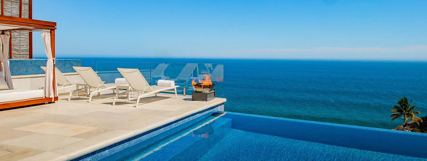 Infinity pool overlooking the Pacific